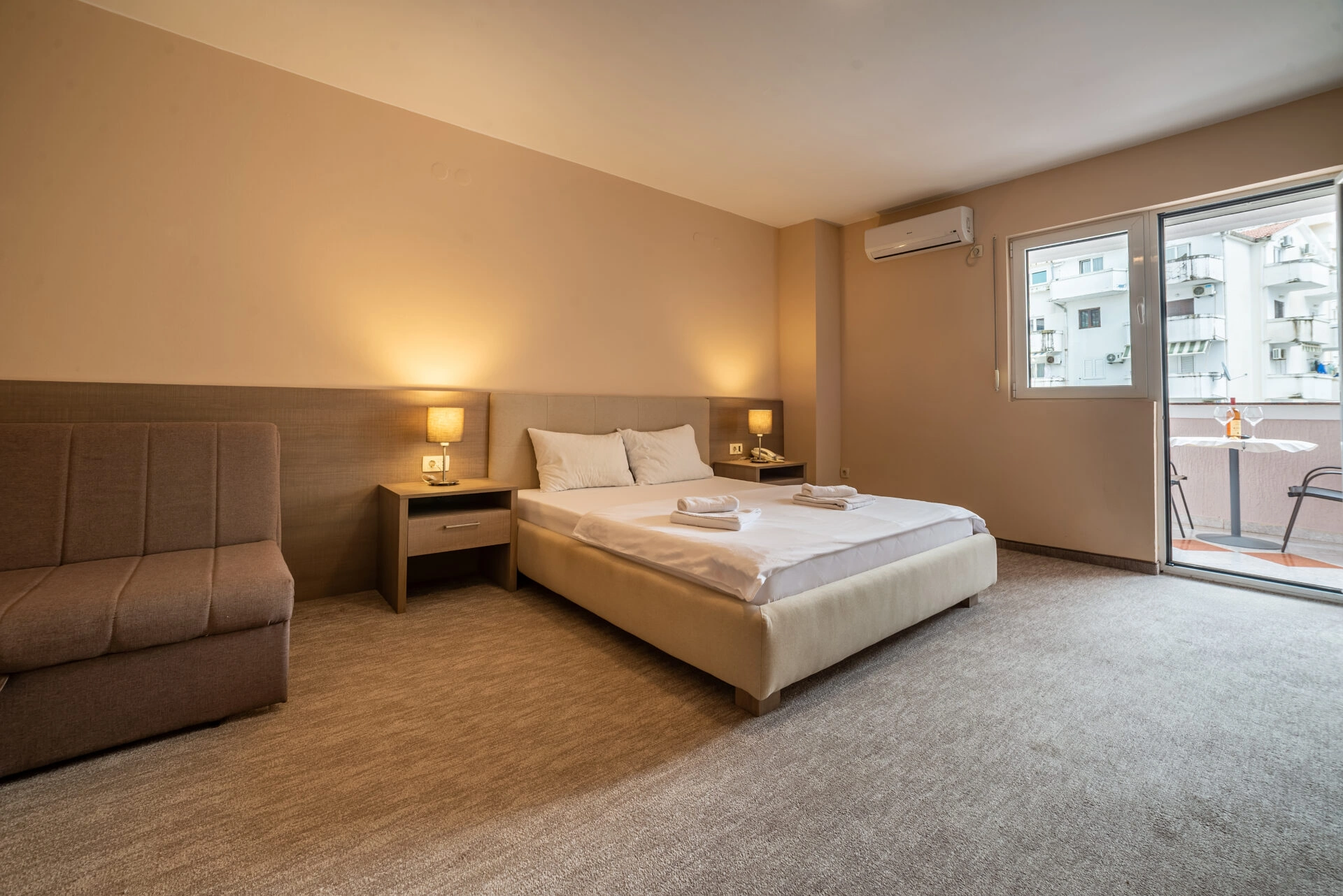 https://hotelmb.co.me/wp-content/uploads/2026/04/Dvokrevetna-soba-budva-2.webp